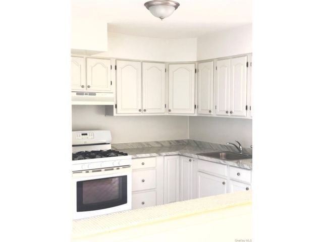  3 BR,  1.00 BTH &nbsp;Colonial style home in Woodside