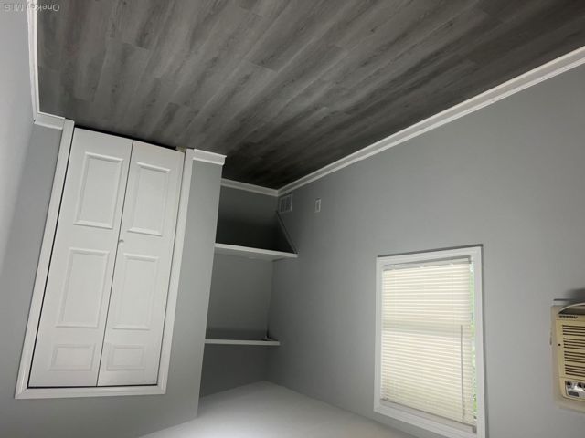 [PHOTO]