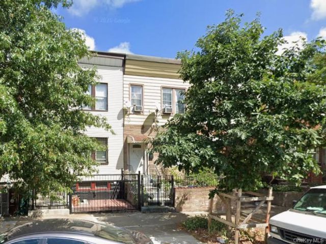  3 BR,  2.00 BTH &nbsp;Colonial style home in Richmond Hill
