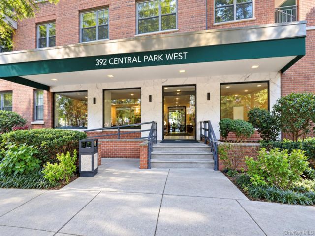  2 BR,  2.00 BTH &nbsp;High rise style home in New York (manhattan)