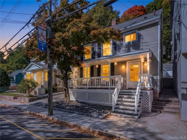  3 BR,  2.00 BTH &nbsp;Colonial style home in Croton-on-hudson