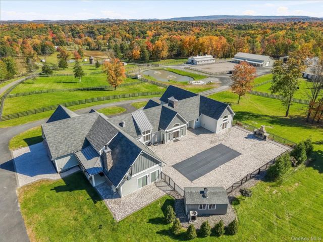  4 BR,  4.00 BTH &nbsp;Farmhouse style home in Goshen