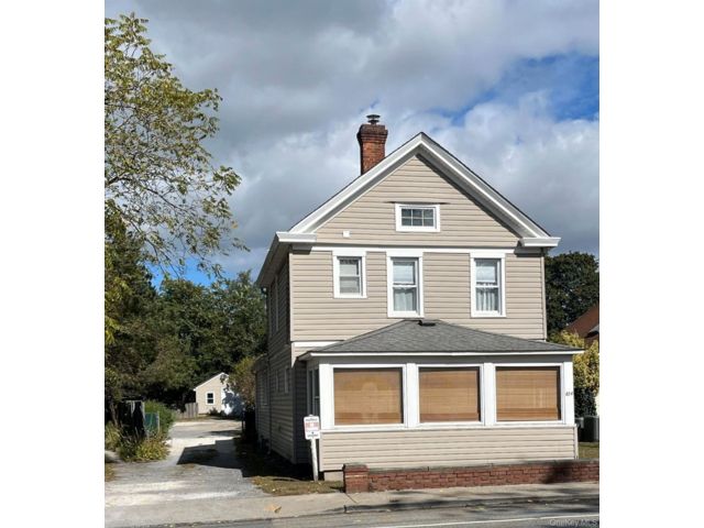  3 BR,  2.00 BTH &nbsp;Colonial style home in Riverhead