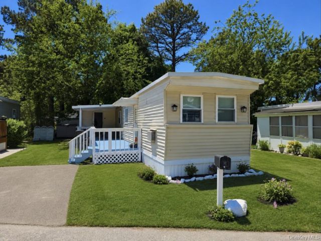  2 BR,  1.00 BTH &nbsp;Other style home in Riverhead