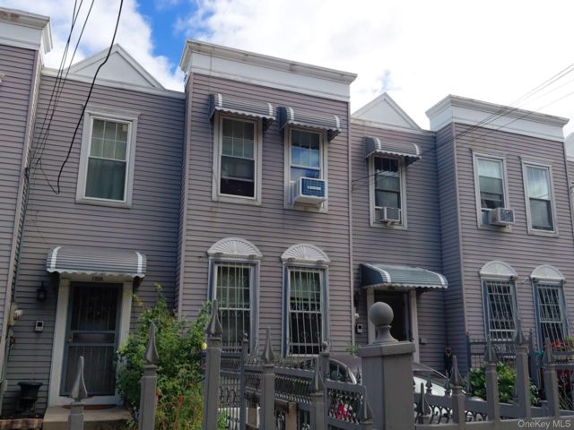  2 BR,  1.00 BTH &nbsp;Other style home in West Farms