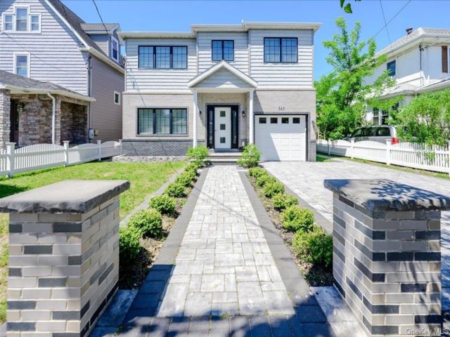  5 BR,  4.00 BTH &nbsp;Colonial style home in Cedarhurst