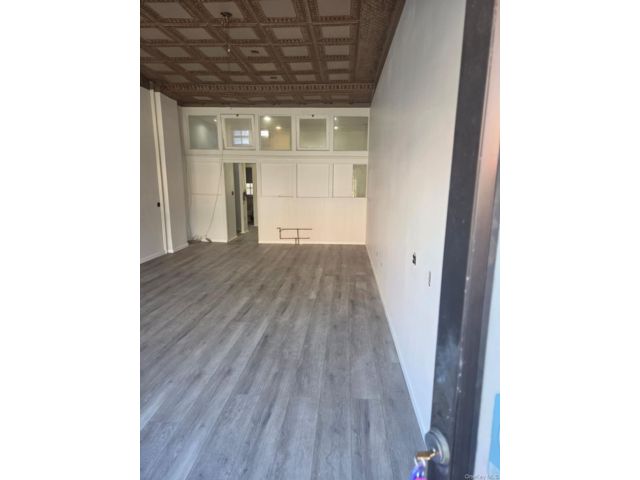 Studio,  0.00 BTH &nbsp;Commercial style home in Flushing