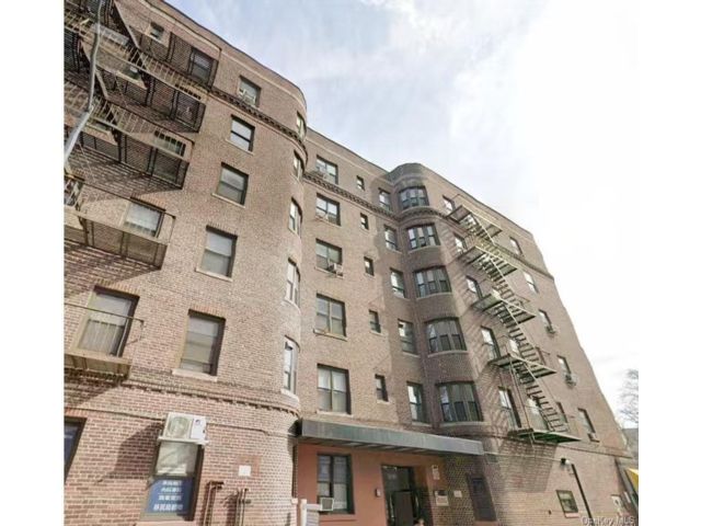  2 BR,  2.00 BTH &nbsp;Other style home in Elmhurst