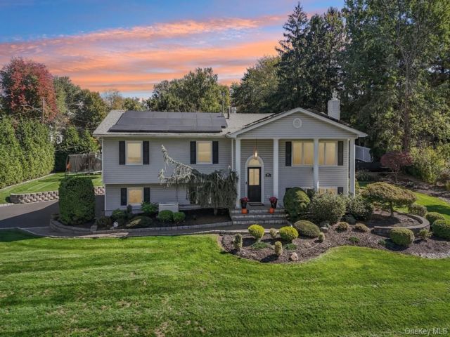  5 BR,  3.00 BTH &nbsp;Hi ranch style home in Congers