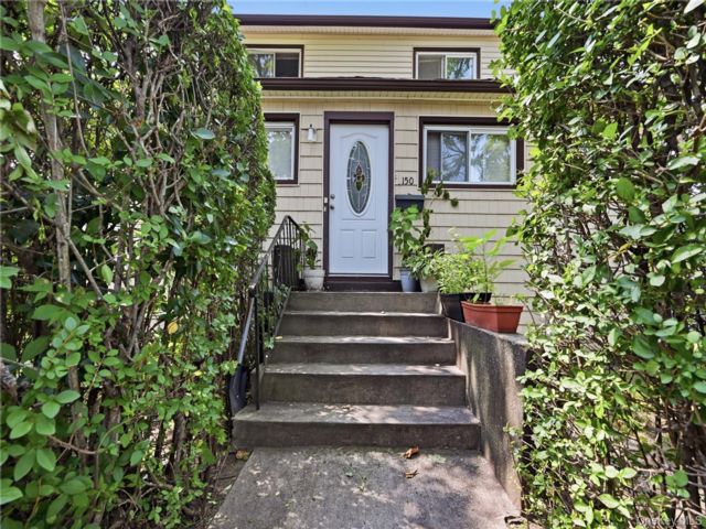  1 BR,  1.00 BTH &nbsp;Includes legal  style home in Bethpage