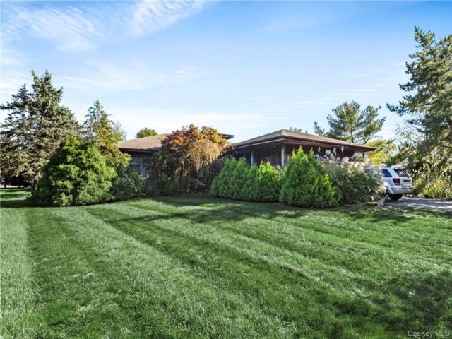  4 BR,  3.00 BTH &nbsp;A-frame style home in Baiting Hollow