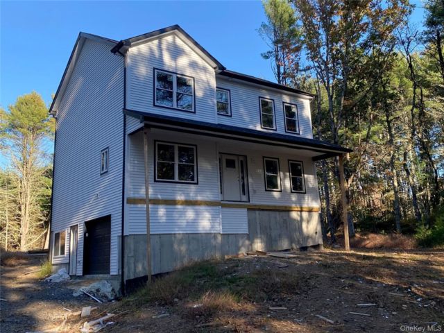  4 BR,  3.00 BTH &nbsp;Colonial style home in Sparrowbush
