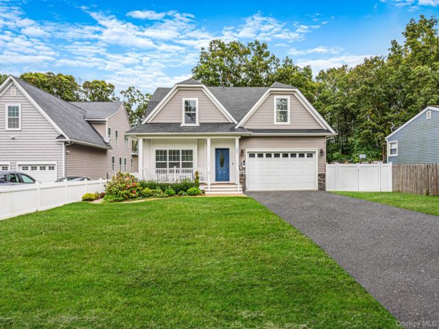  4 BR,  3.00 BTH &nbsp;Colonial style home in Kings Park