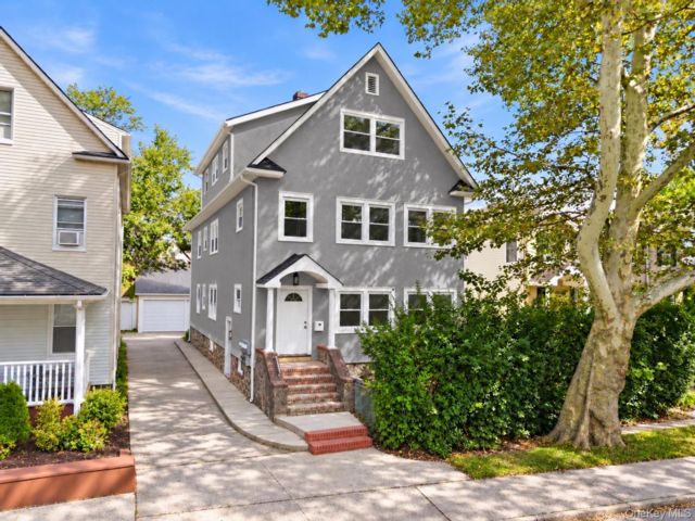  9 BR,  4.00 BTH &nbsp;Modern style home in Mount Vernon