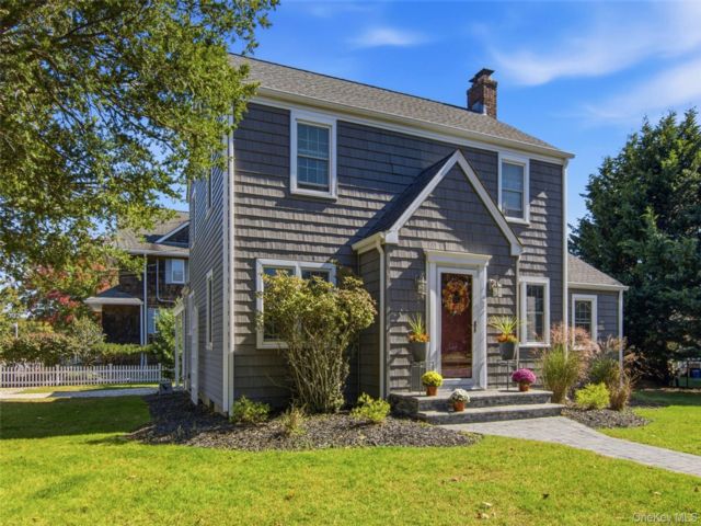  4 BR,  2.00 BTH &nbsp;Colonial style home in Center Moriches