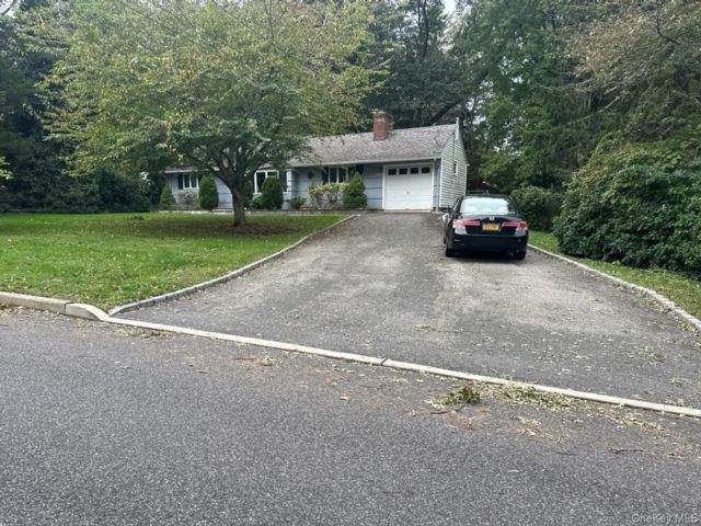  3 BR,  3.00 BTH &nbsp;Ranch style home in Fort Salonga