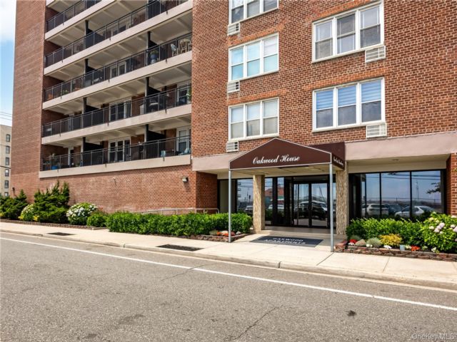 Studio,  1.00 BTH &nbsp;High rise style home in Long Beach
