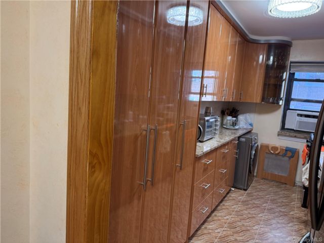  1 BR,  1.00 BTH &nbsp;Other style home in Forest Hills