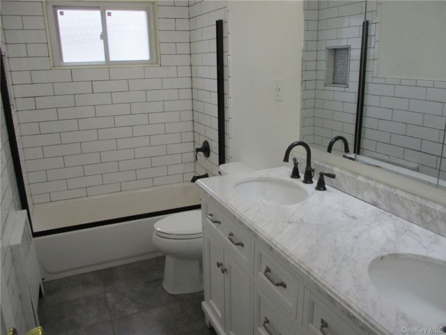 [PHOTO]