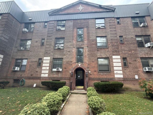  1 BR,  1.00 BTH &nbsp;Mid rise style home in East Elmhurst