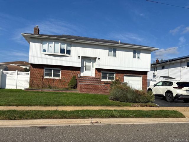  4 BR,  3.00 BTH &nbsp;Hi ranch style home in Massapequa