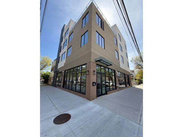  2 BR,  2.00 BTH &nbsp;Colonial style home in Ozone Park