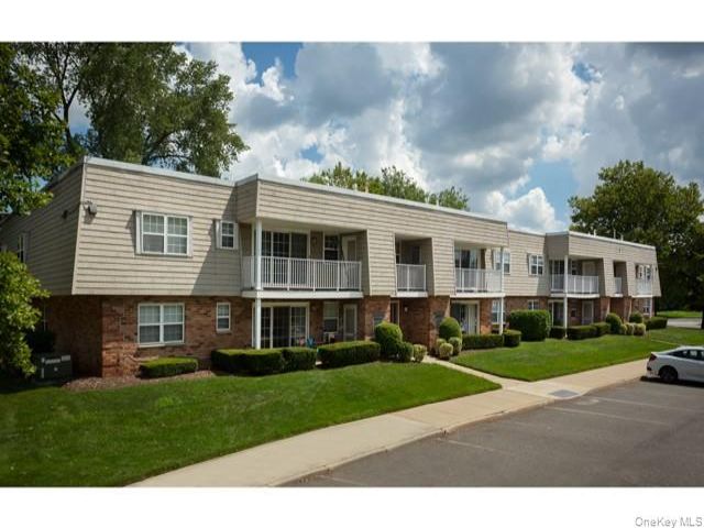  3 BR,  2.00 BTH &nbsp;Other style home in Westbury