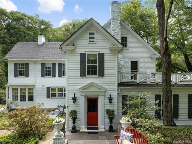  6 BR,  6.00 BTH &nbsp;Colonial style home in Croton-on-hudson