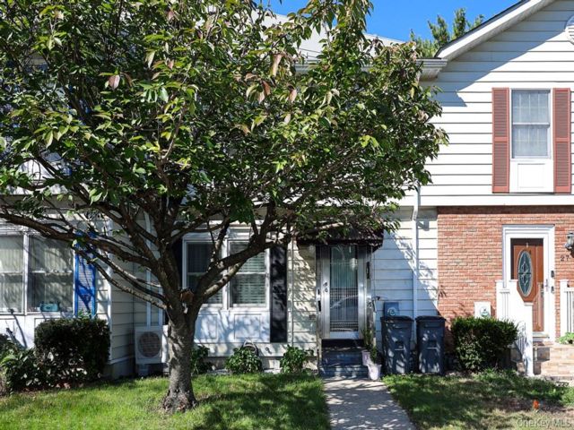  3 BR,  2.00 BTH &nbsp;House style home in Yonkers