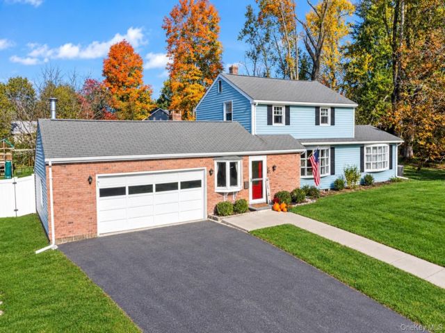  3 BR,  3.00 BTH &nbsp;Colonial style home in Goshen