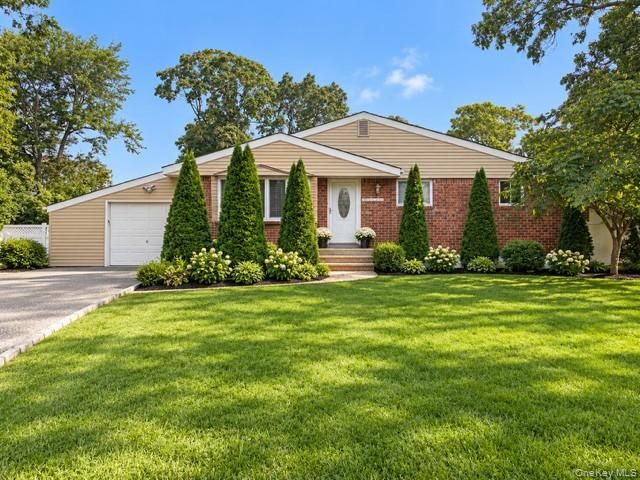  4 BR,  3.00 BTH &nbsp;Ranch style home in Bay Shore