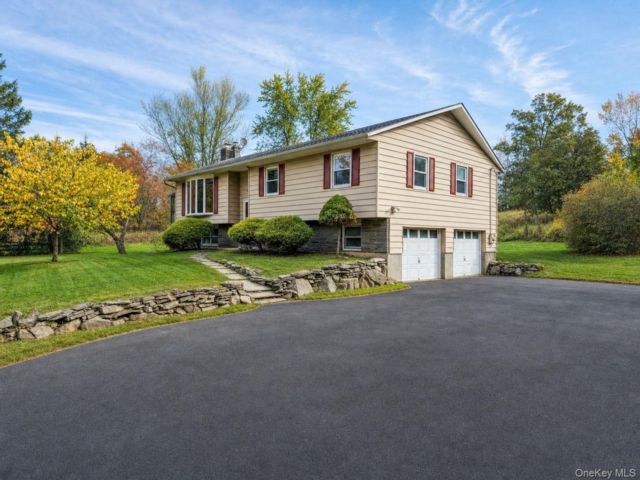  3 BR,  2.00 BTH &nbsp;Hi ranch style home in Plattekill