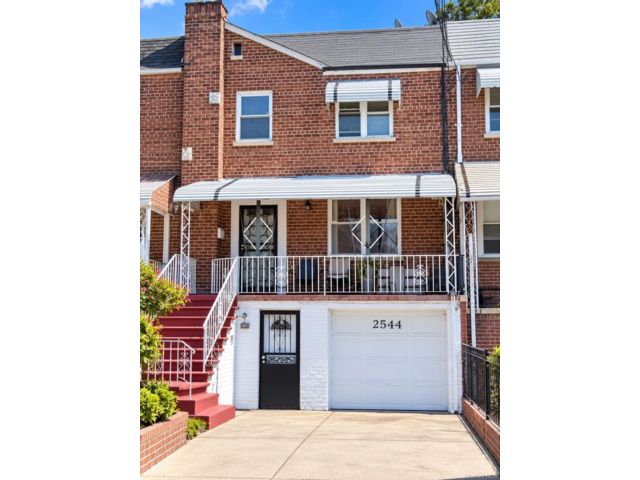  4 BR,  2.00 BTH &nbsp;House style home in Esplanade