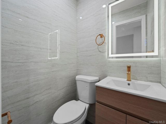 [PHOTO]