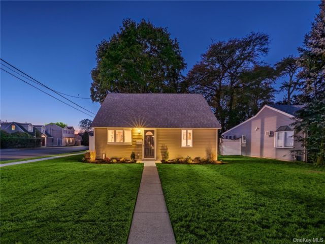  4 BR,  1.00 BTH &nbsp;Cape cod style home in Massapequa
