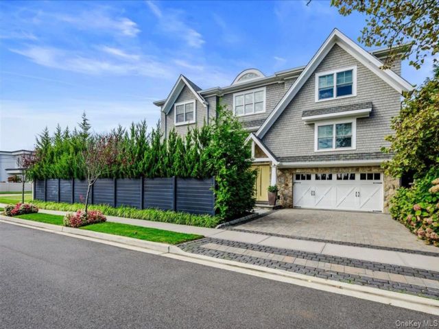  6 BR,  7.00 BTH &nbsp;Contemporary style home in Atlantic Beach