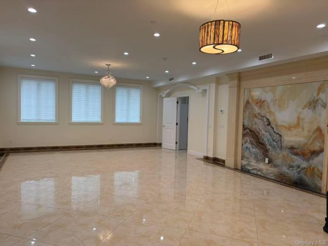  2 BR,  1.00 BTH &nbsp;Other style home in Bayside