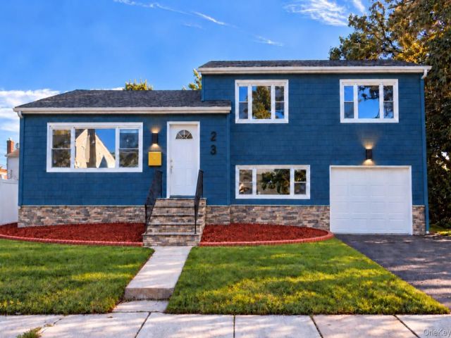  4 BR,  5.00 BTH &nbsp;Split ranch style home in Freeport