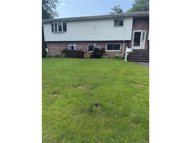  1 BR,  1.00 BTH &nbsp;Exp ranch style home in North Babylon