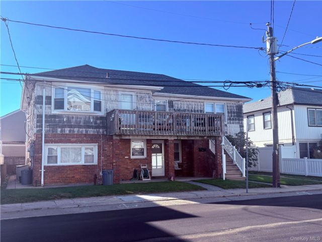  6 BR,  3.00 BTH &nbsp;House style home in East Atlantic Beach