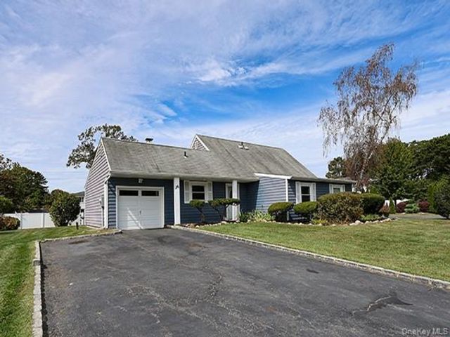  4 BR,  2.00 BTH &nbsp;Ranch style home in Medford