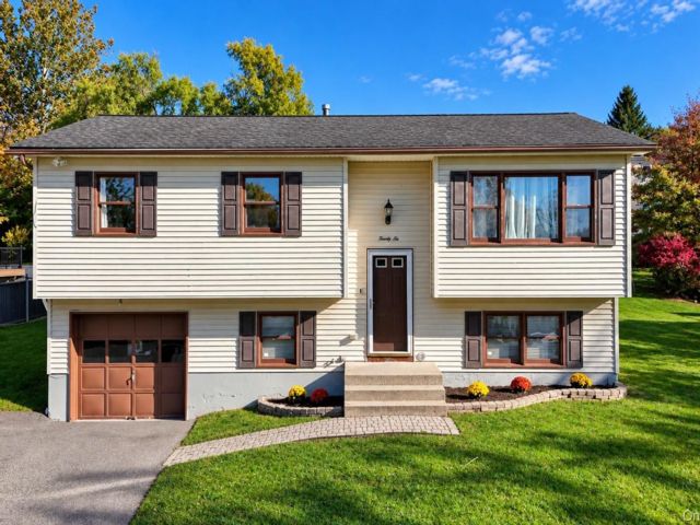  3 BR,  2.00 BTH &nbsp;Raised ranch style home in Middletown