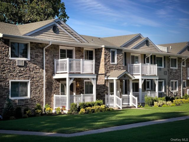  2 BR,  2.00 BTH &nbsp;Includes legal  style home in Lake Grove