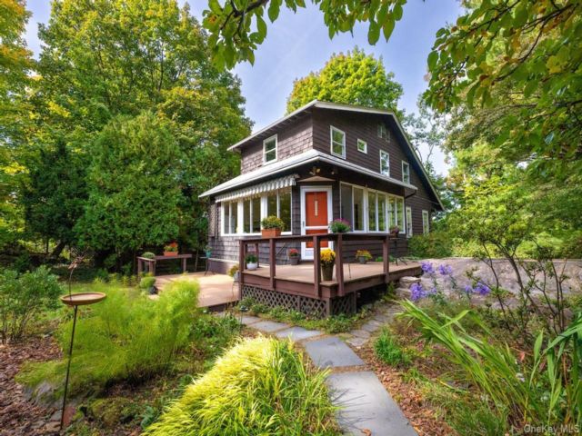  4 BR,  2.00 BTH &nbsp;Other style home in Hastings-on-hudson