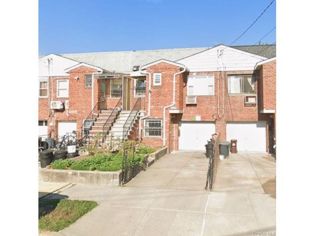 5 BR,  2.00 BTH &nbsp;House style home in Flushing
