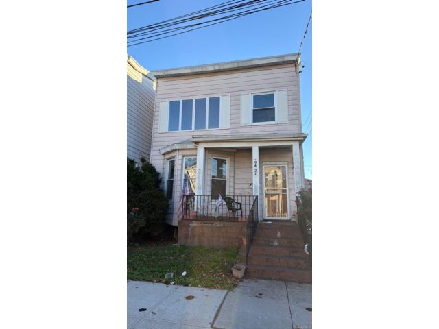  4 BR,  2.00 BTH &nbsp;Colonial style home in Ozone Park