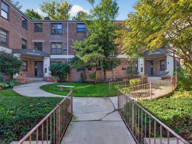 [Great Neck Real Estate, listing number 7355268]
