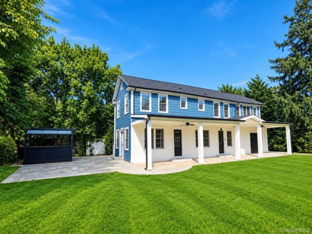  3 BR,  3.00 BTH &nbsp;Colonial style home in Babylon