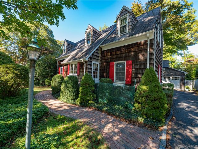  3 BR,  3.00 BTH &nbsp;Cape cod style home in Port Jefferson