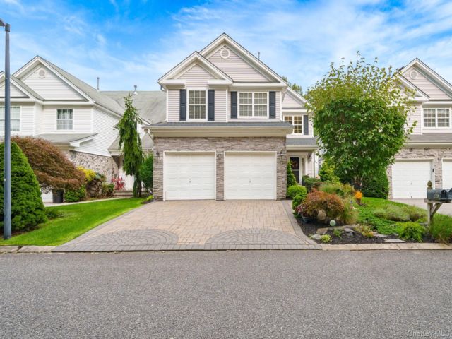  3 BR,  4.00 BTH &nbsp;Colonial style home in Middle Island